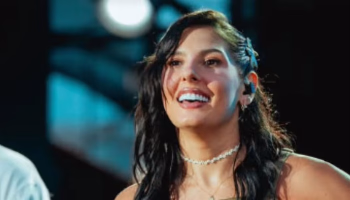 Ana Castela surpreende fã e doa botas após imprevisto com calçado